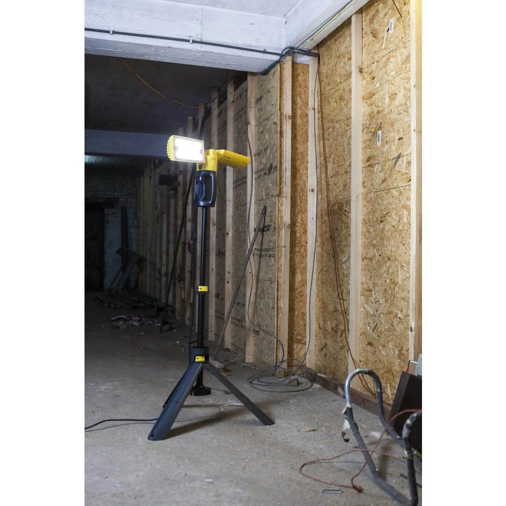 3300-Lumen Integrated LED Work Light with Tripod by LUTEC 6 3300-Lumen Integrated LED Work Light with Tripod by LUTEC - Image 4
