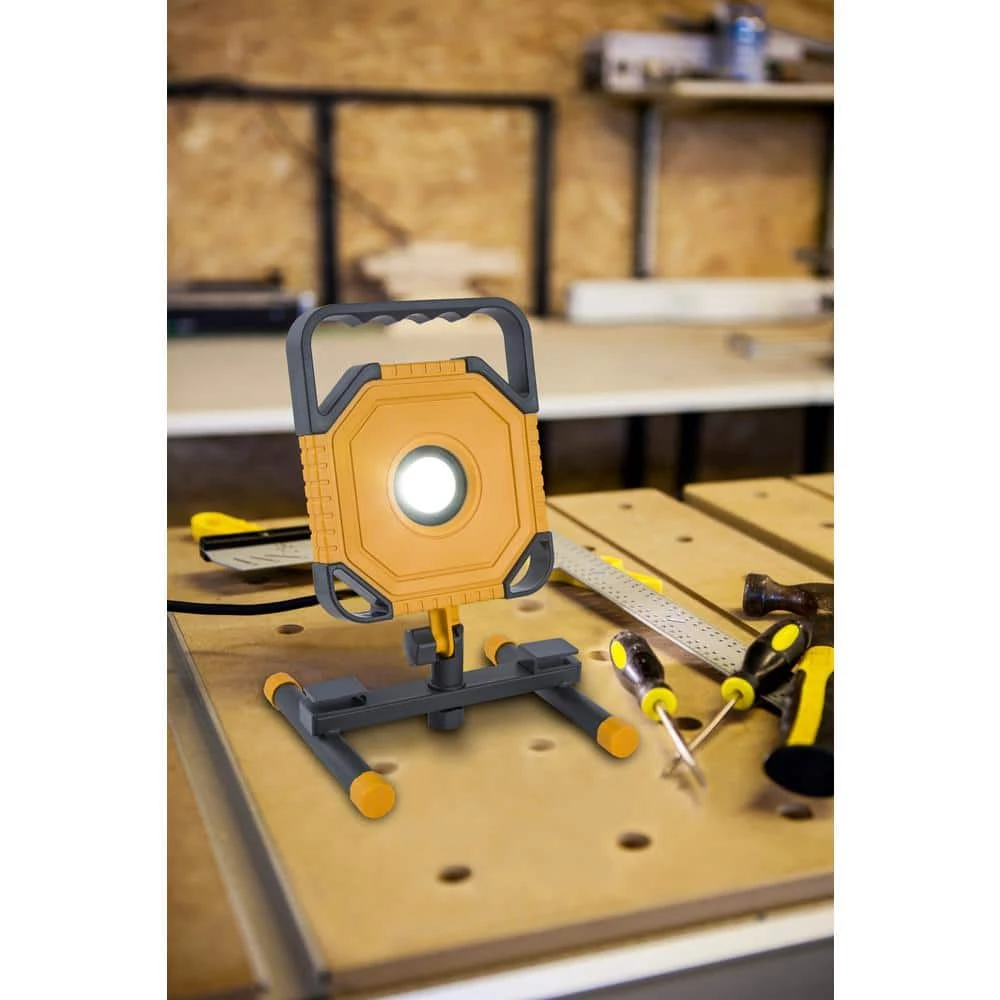 2500-Lumen Integrated Portable Work Light by LUTEC 5 2500-Lumen Integrated Portable Work Light by LUTEC - Image 3
