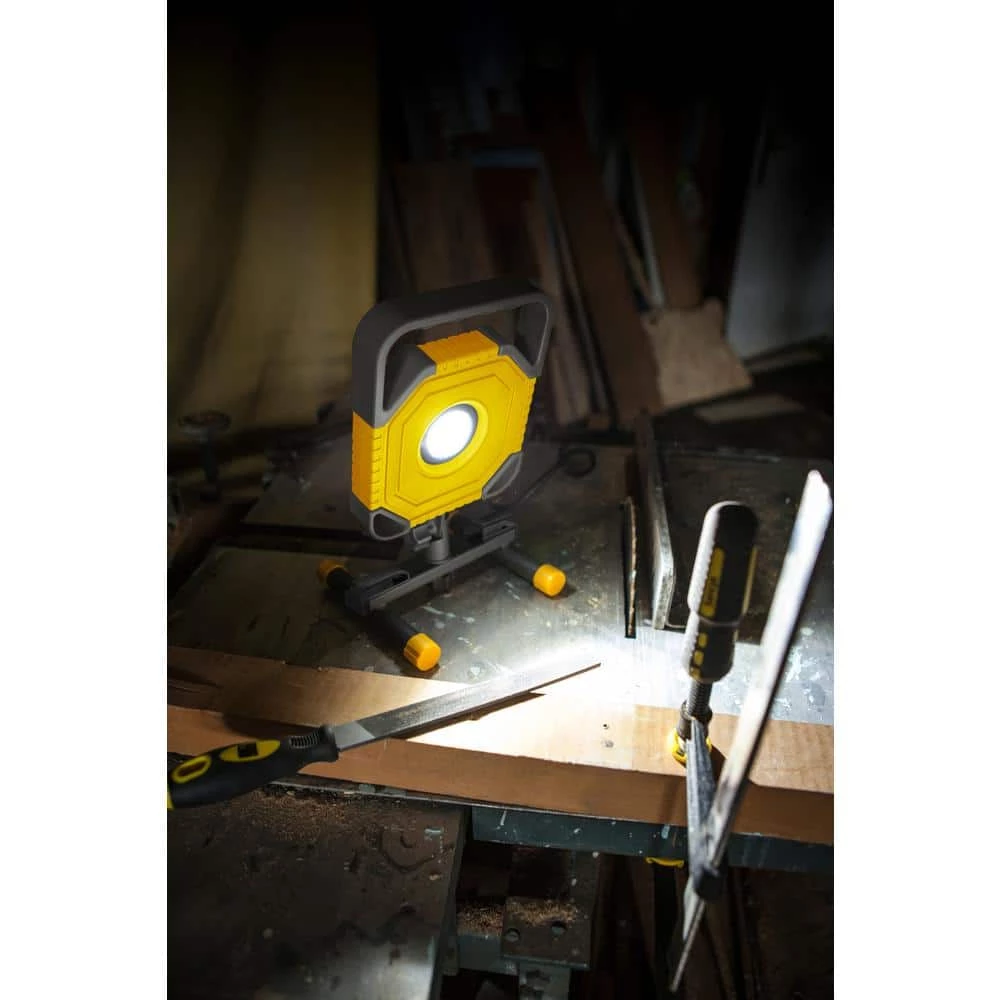 3500-Lumen Integrated LED Portable Work Light by LUTEC 6 3500-Lumen Integrated LED Portable Work Light by LUTEC - Image 4