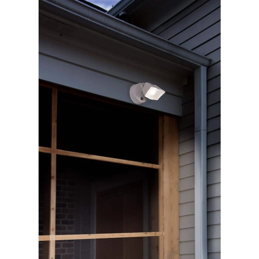 White Outdoor Integrated LED Dusk to Dawn Flood Light by LUTEC 6 White Outdoor Integrated LED Dusk to Dawn Flood Light by LUTEC - Image 4